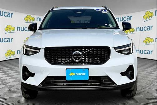 2025 Volvo XC40 B5 Plus Dark Theme