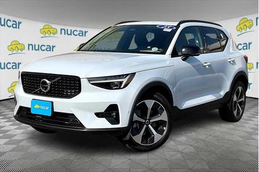 2025 Volvo XC40 B5 Plus Dark Theme