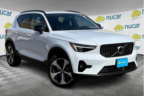2025 Volvo XC40 B5 Plus Dark Theme