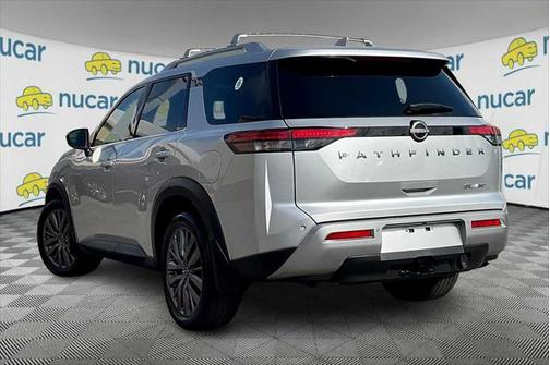 2023 Nissan Pathfinder SL 4WD