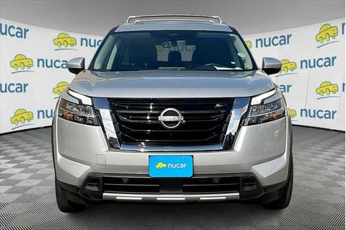 2023 Nissan Pathfinder SL 4WD