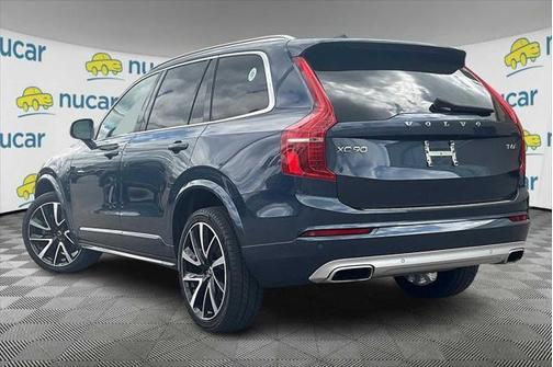 2021 Volvo XC90 T6 Momentum