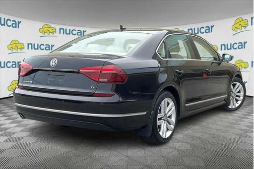 2017 Volkswagen Passat 1.8T SE w/Technology