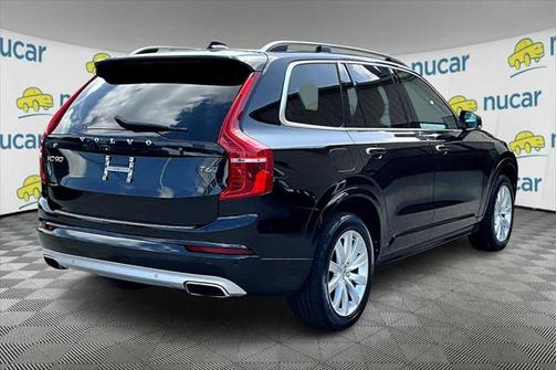 2016 Volvo XC90 T6 Momentum