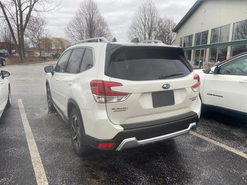 Crystal White Pearl 2024 Subaru Forester Touring