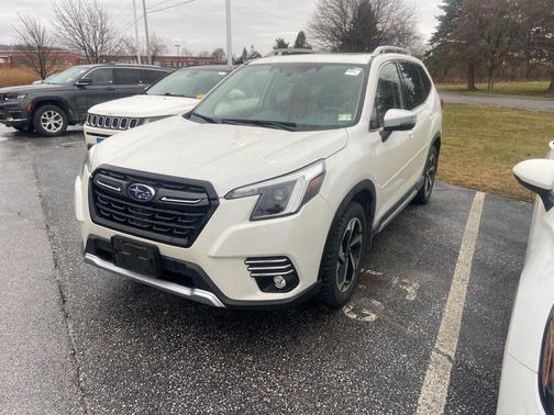 Crystal White Pearl 2024 Subaru Forester Touring