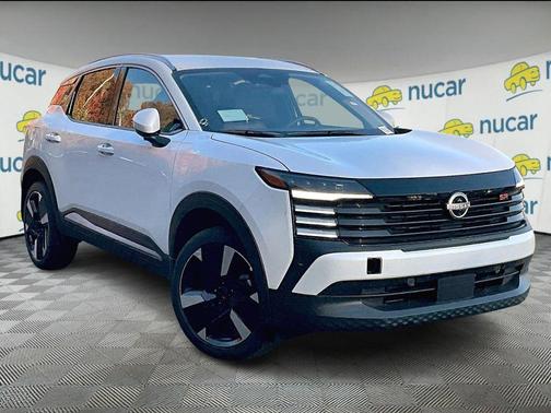 Aspen White Tricoat 2025 Nissan Kicks SR