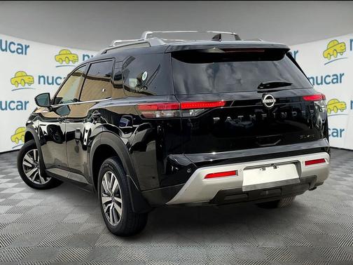 2023 Nissan Pathfinder SL 4WD