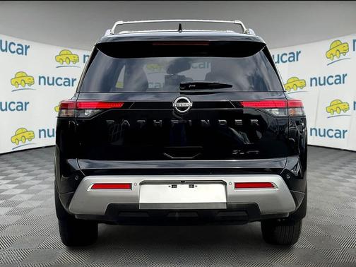 2023 Nissan Pathfinder SL 4WD