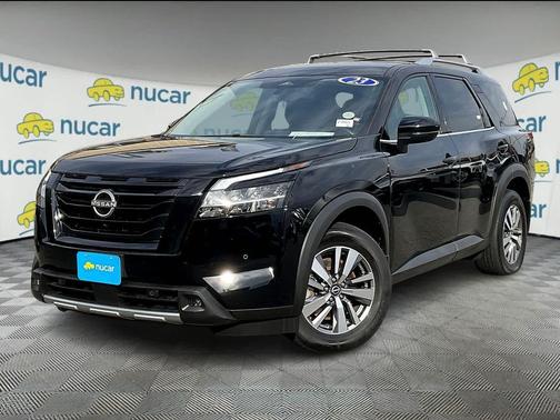 2023 Nissan Pathfinder SL 4WD