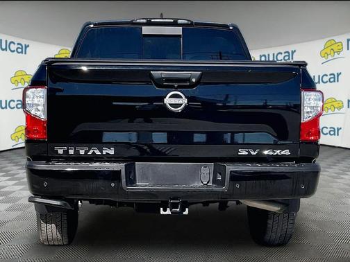 2023 Nissan Titan SV