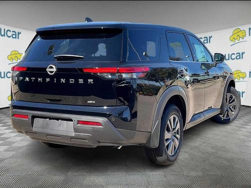 2025 Nissan Pathfinder S