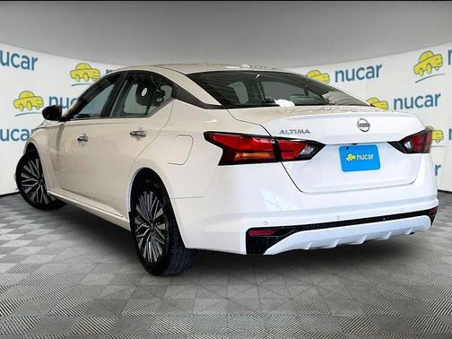 Glacier White 2025 Nissan Altima SV FWD