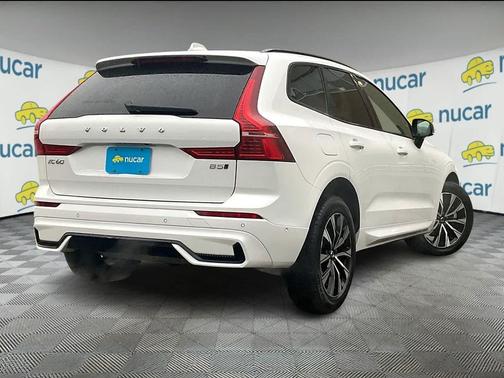 2025 Volvo XC60 B5 Plus