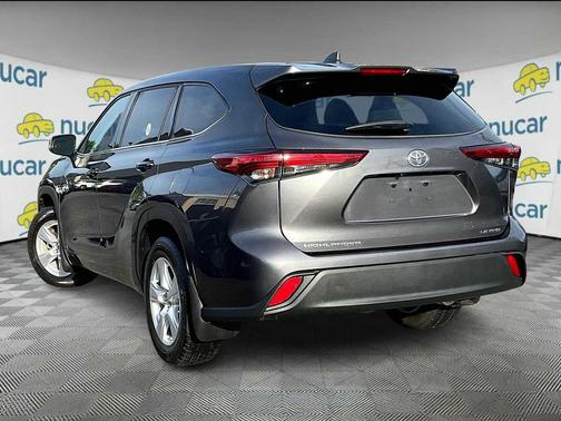 2022 Toyota Highlander LE