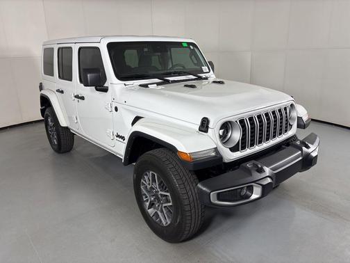 Bright White Clearcoat 2025 Jeep Wrangler 4-Door Sahara 4x4