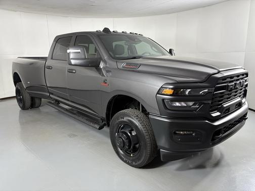 2026 RAM 3500 Tradesman Crew Cab 4x4 8' Box