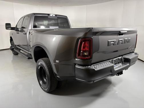2026 RAM 3500 Tradesman Crew Cab 4x4 8' Box
