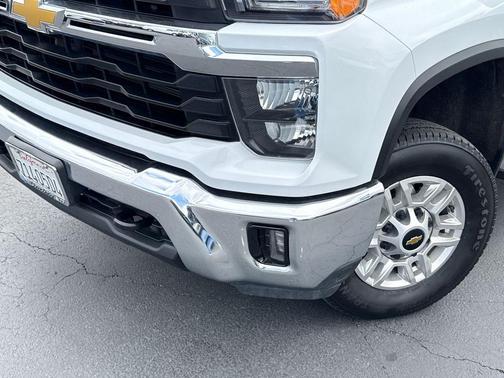 Summit White 2025 Chevrolet Silverado 2500 LT