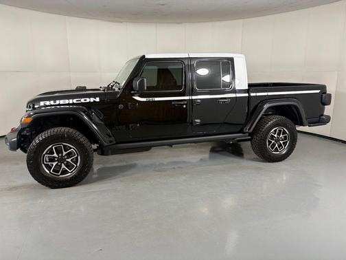 Black Clearcoat 2026 Jeep Gladiator Rubicon