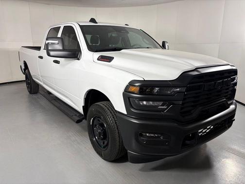 Bright White Clearcoat 2026 RAM 2500 Tradesman Crew Cab 4x2 8' Box
