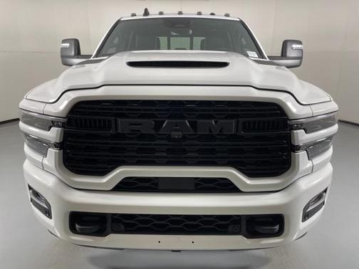 2025 RAM 3500 Limited Crew Cab 4x4 8' Box