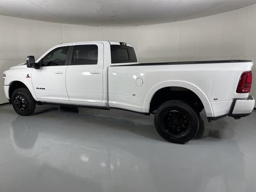2025 RAM 3500 Limited Crew Cab 4x4 8' Box
