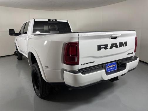 2025 RAM 3500 Limited Crew Cab 4x4 8' Box