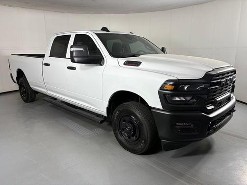Bright White Clearcoat 2026 RAM 2500 Tradesman Crew Cab 4x2 8' Box