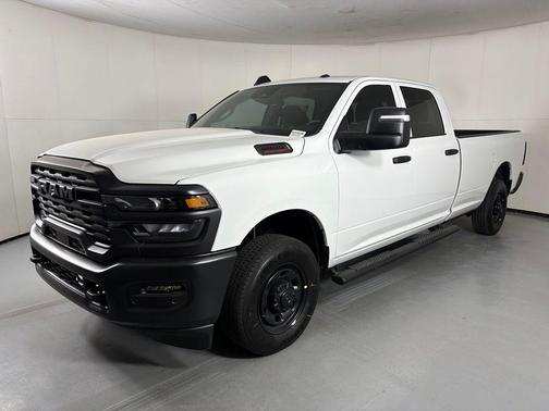Bright White Clearcoat 2026 RAM 2500 Tradesman Crew Cab 4x2 8' Box