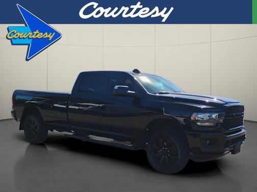 Diamond Black Crystal Pearlcoat 2022 RAM 3500 Big Horn Crew Cab 4x4 8' Box
