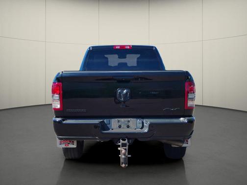 Diamond Black Crystal Pearlcoat 2022 RAM 3500 Big Horn Crew Cab 4x4 8' Box