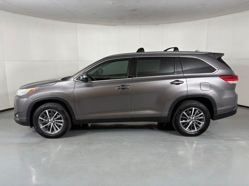 Predawn Gray Mica 2019 Toyota Highlander XLE