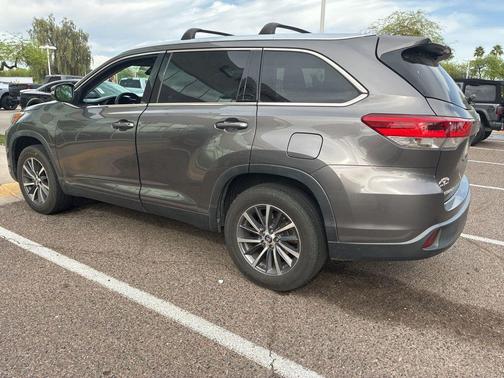 Predawn Gray Mica 2019 Toyota Highlander XLE