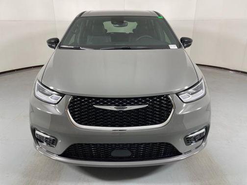 2025 Chrysler Pacifica L