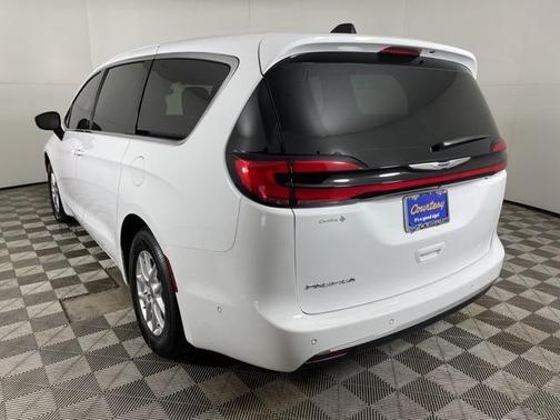 2025 Chrysler Pacifica L