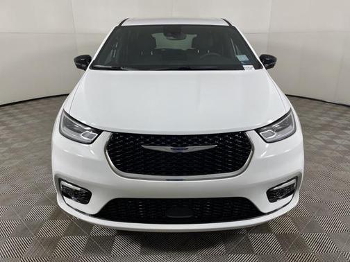 2025 Chrysler Pacifica L