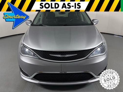 Billet Silver Metallic Clearcoat 2017 Chrysler Pacifica Touring-L