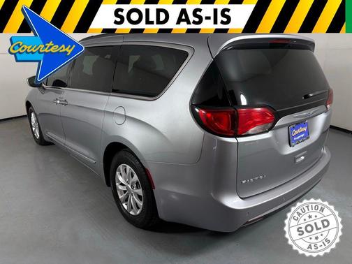 Billet Silver Metallic Clearcoat 2017 Chrysler Pacifica Touring-L