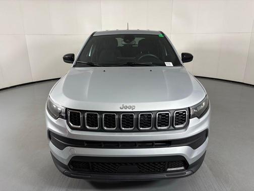 Silver Zynith Metallic Clearcoat 2024 Jeep Compass Sport