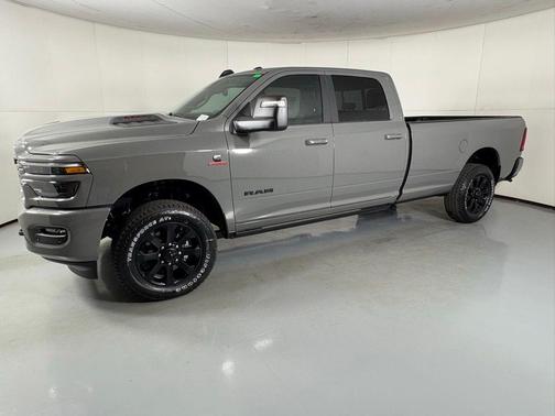 2026 RAM 3500 Laramie Crew Cab 4x4 8' Box