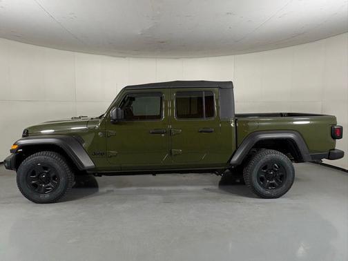 Sarge Green Clearcoat 2022 Jeep Gladiator Sport