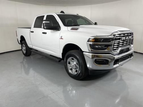 2025 RAM 2500 Tradesman Crew Cab 4x4 6'4' Box