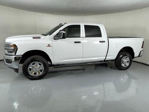 2025 RAM 2500 Tradesman Crew Cab 4x4 6'4' Box
