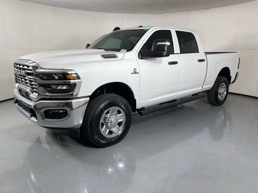 2025 RAM 2500 Tradesman Crew Cab 4x4 6'4' Box