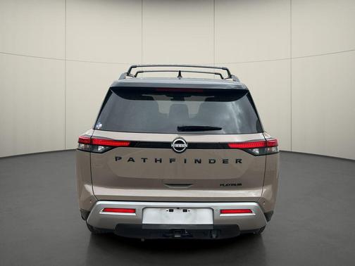 2024 Nissan Pathfinder Platinum FWD