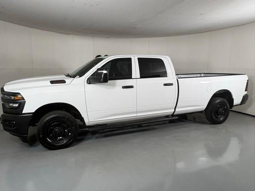 2026 RAM 2500 Tradesman Crew Cab 4x2 8' Box