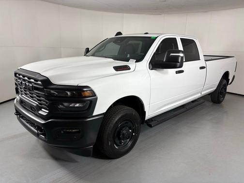2026 RAM 2500 Tradesman Crew Cab 4x2 8' Box