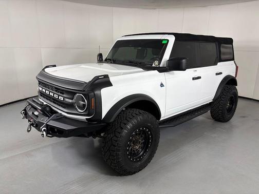 Oxford White 2022 Ford Bronco Black Diamond