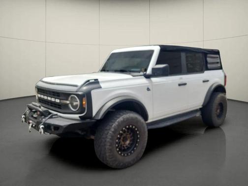Oxford White 2022 Ford Bronco Black Diamond